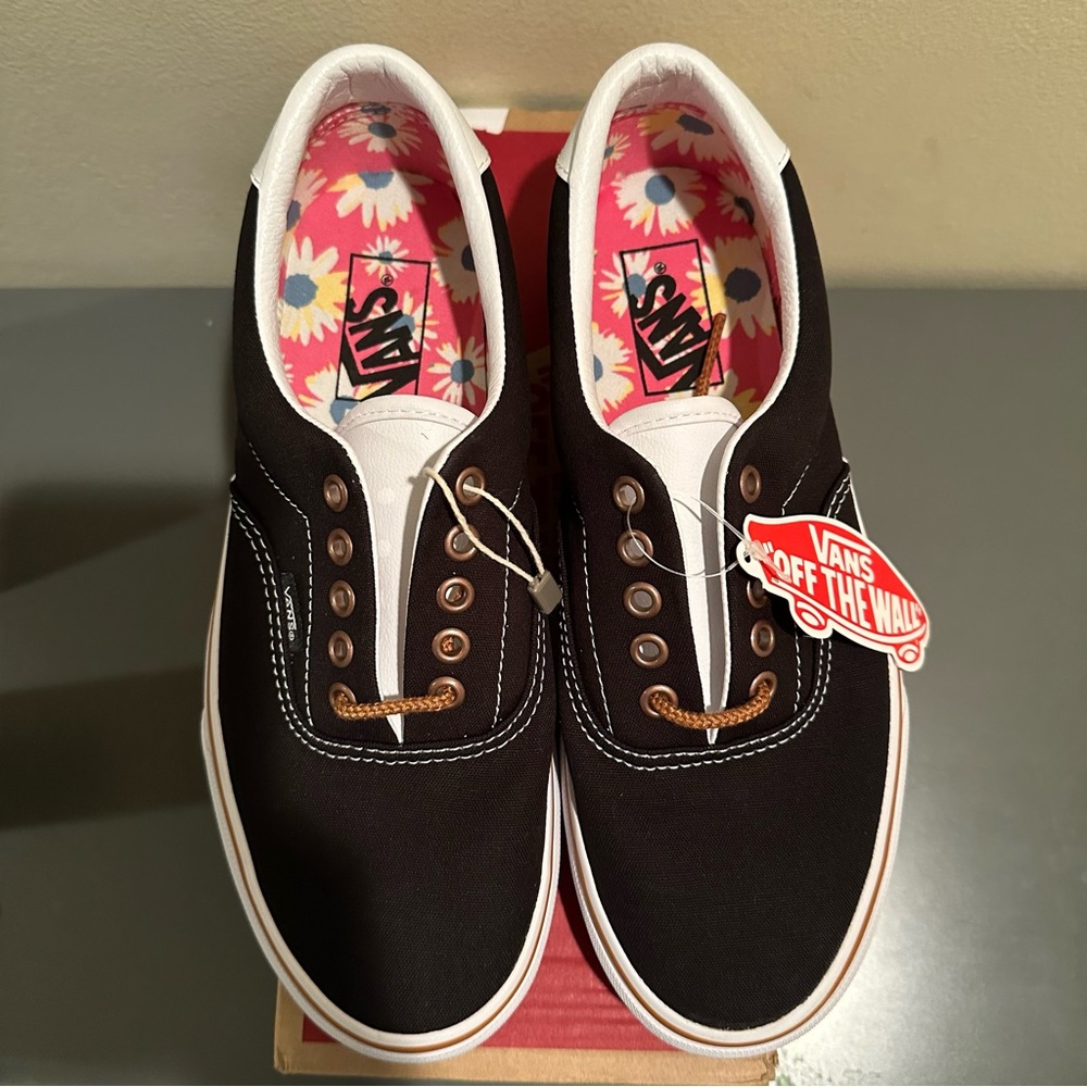 Vans Era 59 Cloth & Leather in the Black/Multi Floral colorway. W 8.5 M 7